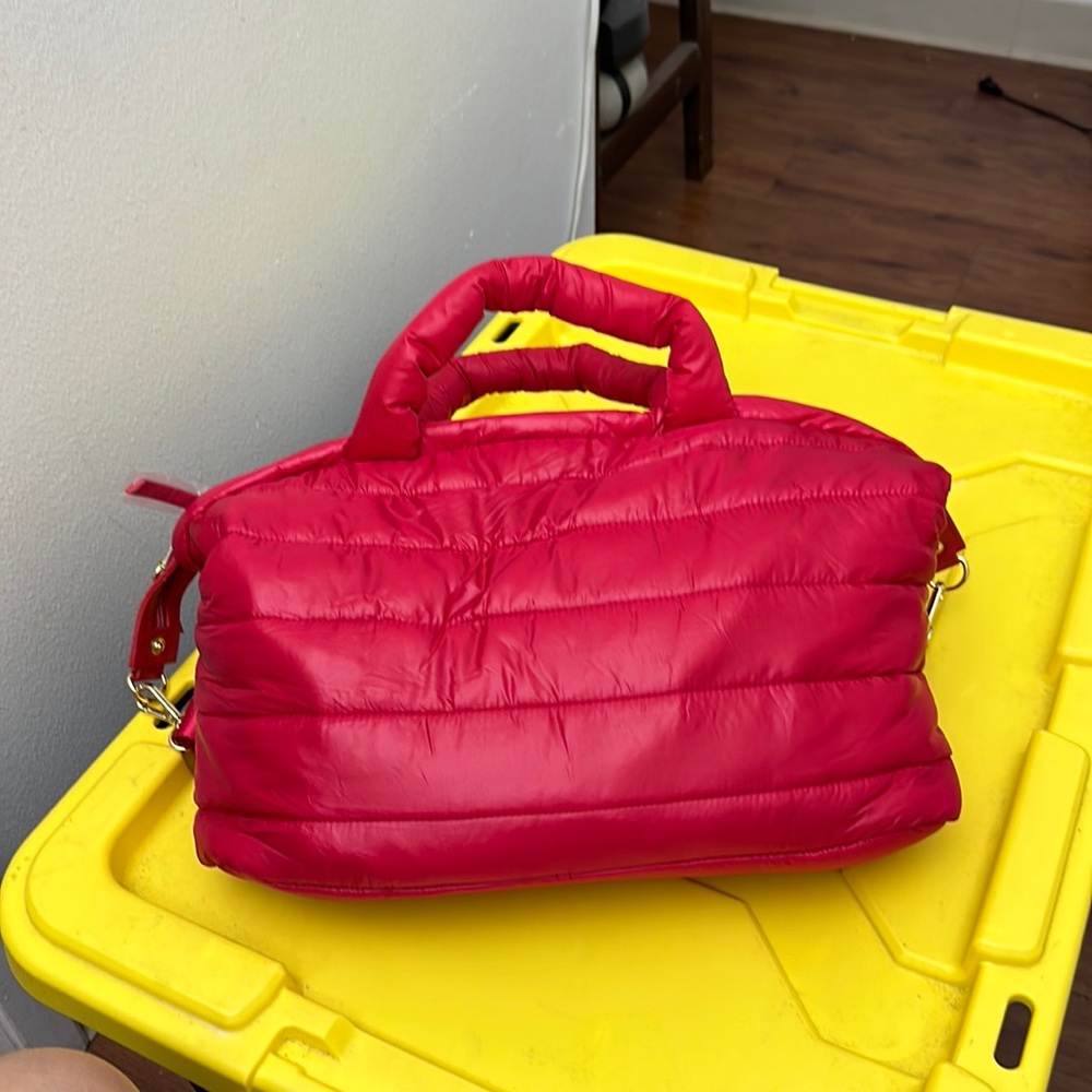 Brand new Estée Lauder puffer bag